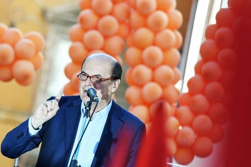 Bersani: “Apertura di Renzi? Ridicolo parlare di coalizione con questa legge elettorale”