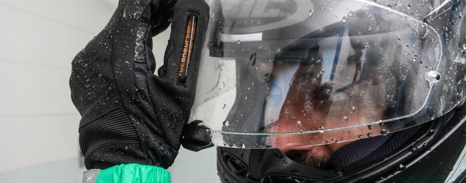 Guanti moto: una questione di sicurezza, non pura estetica