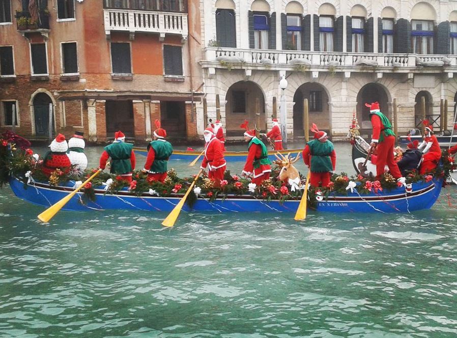 Vacanze di Natale e Capodanno? A Venezia e Palermo conviene di più