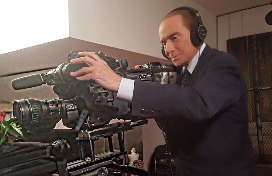 Berlusconi lavora alle liste e teme i voltagabbana, “voglio controllare i nomi uno a uno” [VIDEO]