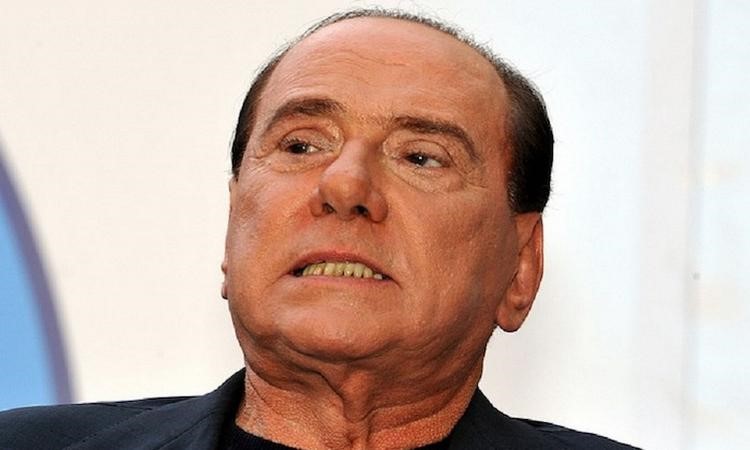 Berlusconi contro i cambi di casacca in Parlamento, ma imbarca transfughi e poltronari: e all’estero… [VIDEO]