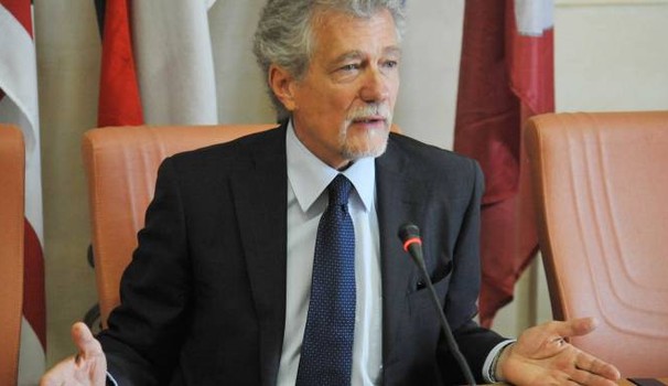 Arezzo, il sindaco Ghinelli conferma: “Farò causa alla Boschi”