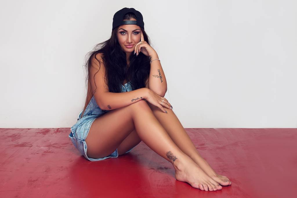 “Pem Pem”, Elettra Lamborghini debutta come cantante [VIDEO]