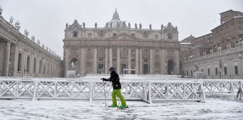 Neve a Roma e la città si blocca, centinaia gli intervento dei Vigili del fuoco