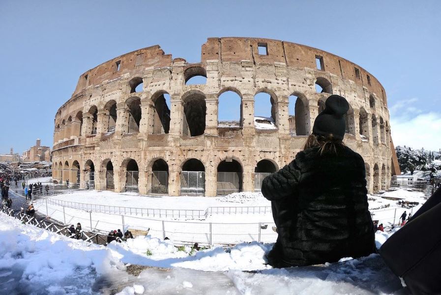 Neve a Roma, la Città Eterna si veste di bianco: ecco le foto più belle
