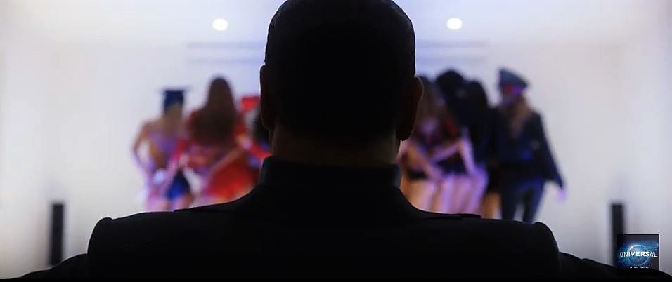 Cinema, ecco le prime di immagini di “Loro”: Berlusconi visto da Paolo Sorrentino [VIDEO]
