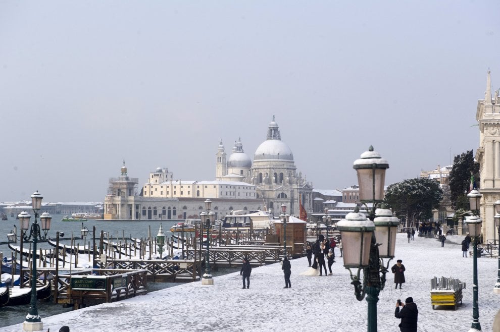 Italia nella morsa del maltempo: ancora neve al Nord, temporali al Centrosud