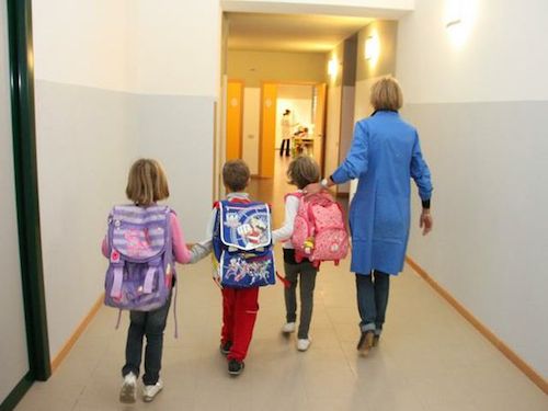 Roma, “ho denunciato una maestra che picchiava i bambini ma ho perso il lavoro”: parla una bidella