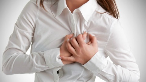 Donna colpita da arresto cardiaco, salvata da due ragazze ventenni