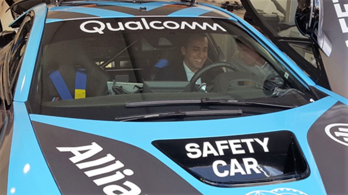 Di Maio ai box del circuito della Formula E, tra selfie e giornalisti [FOTO]