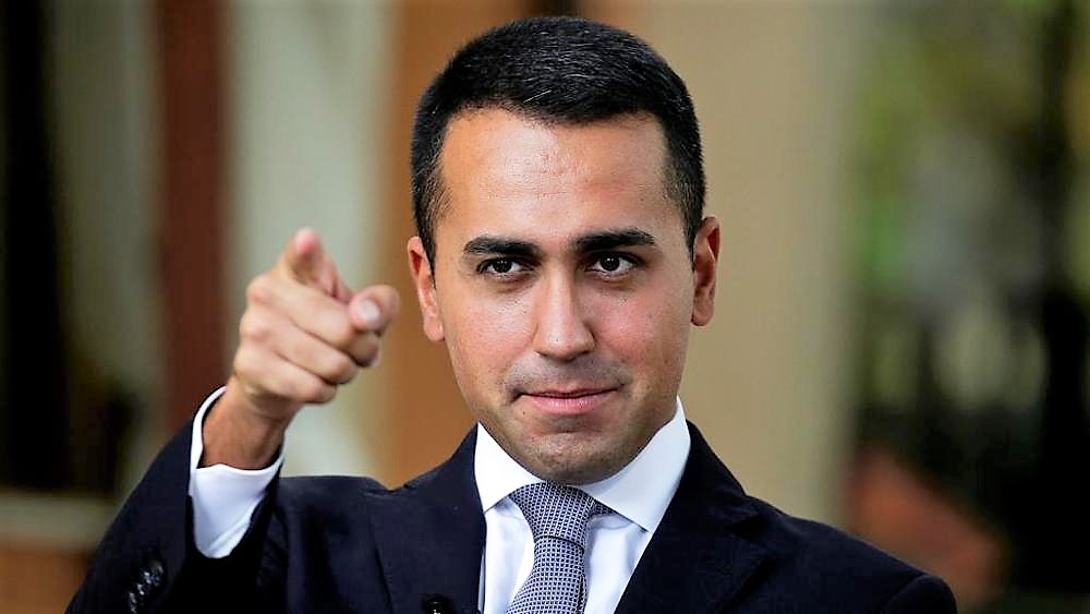 “Salvini scelga, o noi o Berlusconi”: i grillini non mollano