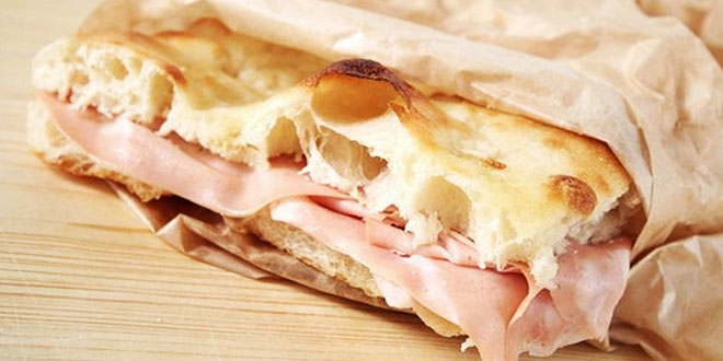 Nasce il comitato per tutelare la pizza bianca, “patrimonio di Roma”