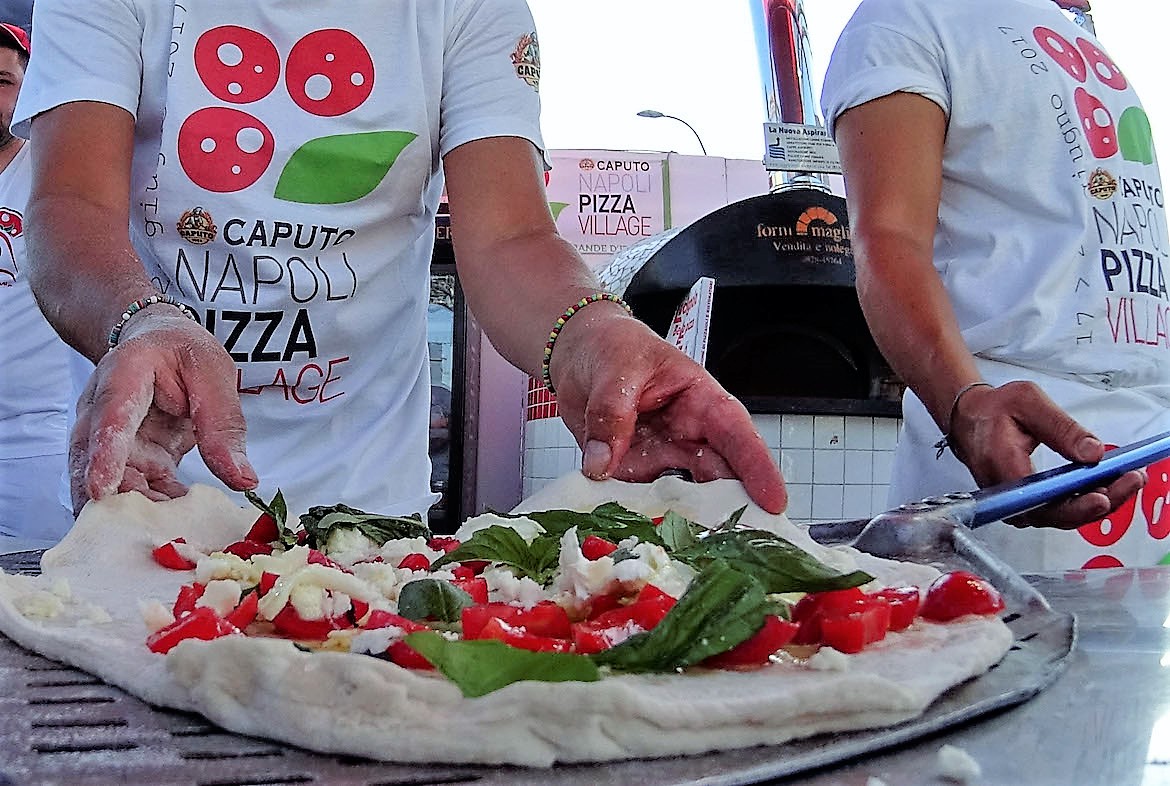 Napoli Pizza Village, a giugno 50 pizzerie sul lungomare partenopeo