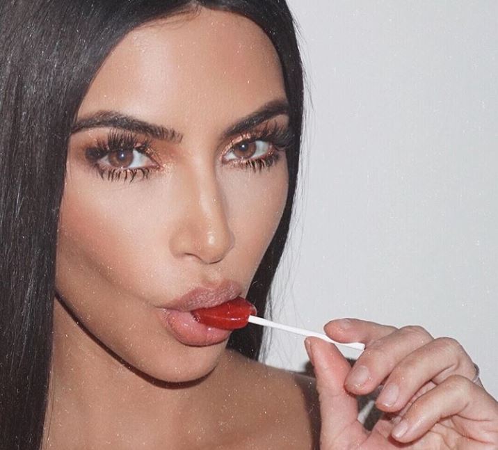 Kim Kardashian senza veli su Instagram, Beatrice Borromeo mamma bis