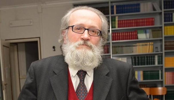 Paolo Becchi: “Conte difensore degli italiani? Battuta scritta da Grillo”