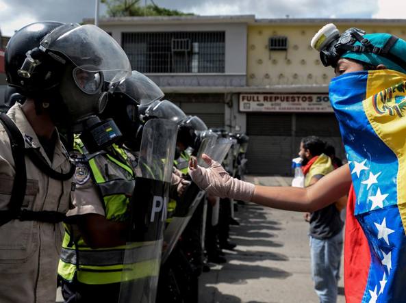 Elezioni in Venezuela, alta tensione al confine con la Colombia