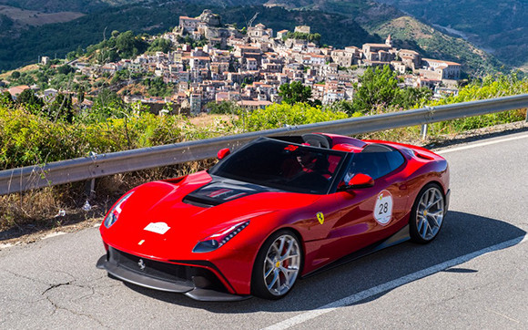 Motori, ad Aosta presentazione “Ferrari Cavalcade”