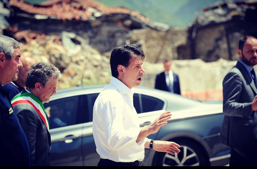 Terremoto, Conte ad Amatrice: “Qui perché non si sentano più soli” [VIDEO]