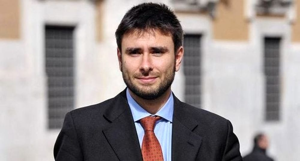 Di Battista replica a Sallusti: “Dal Giornale menzogne su di me, ma grazie per la pubblicità”