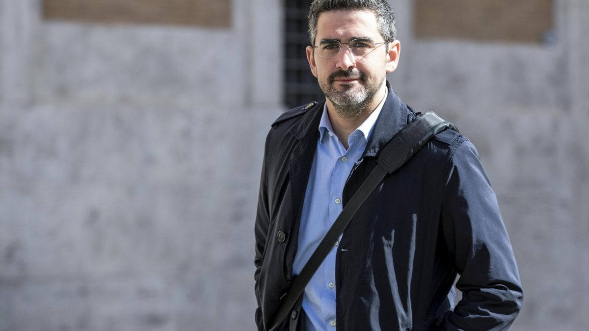 Ministro Fraccaro: “Basta privilegi alla Casta”. Cottarelli, “bene M5S”
