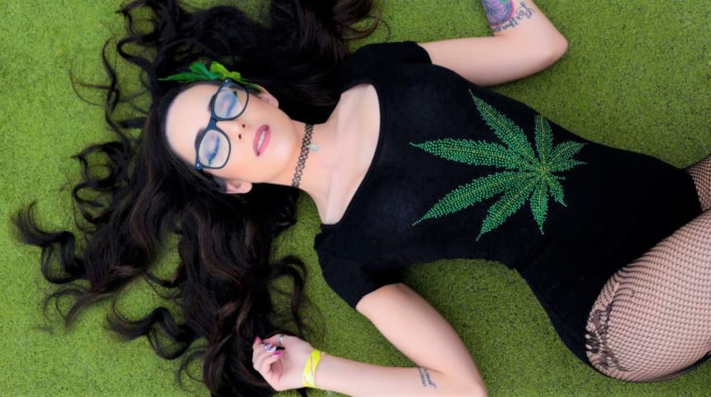 La marijuana legale entra in pieno nel dibattito politico: IL PUNTO di ItaliaChiamaItalia