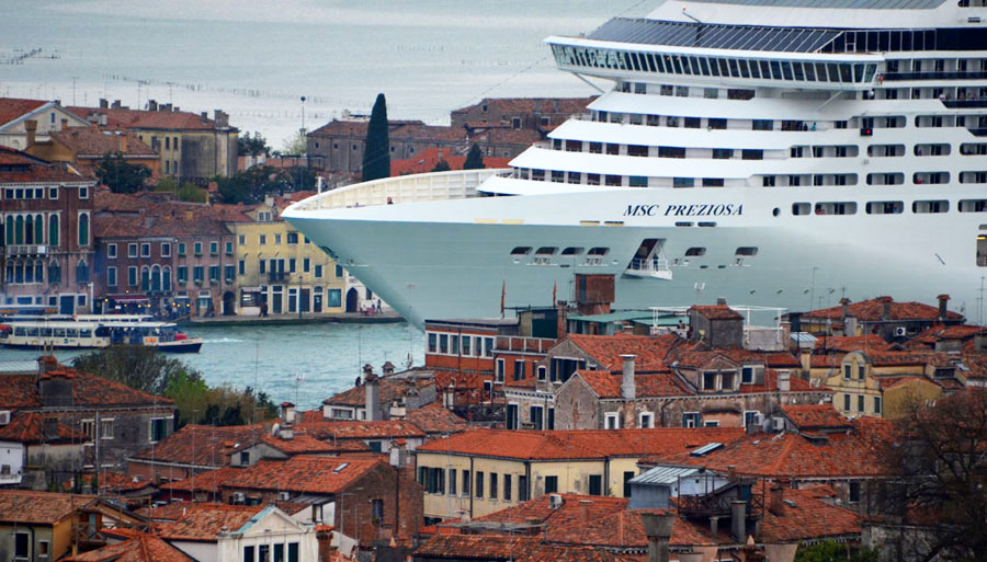 Venezia, manifestazione No grandi navi”: “Marcia per la dignità”