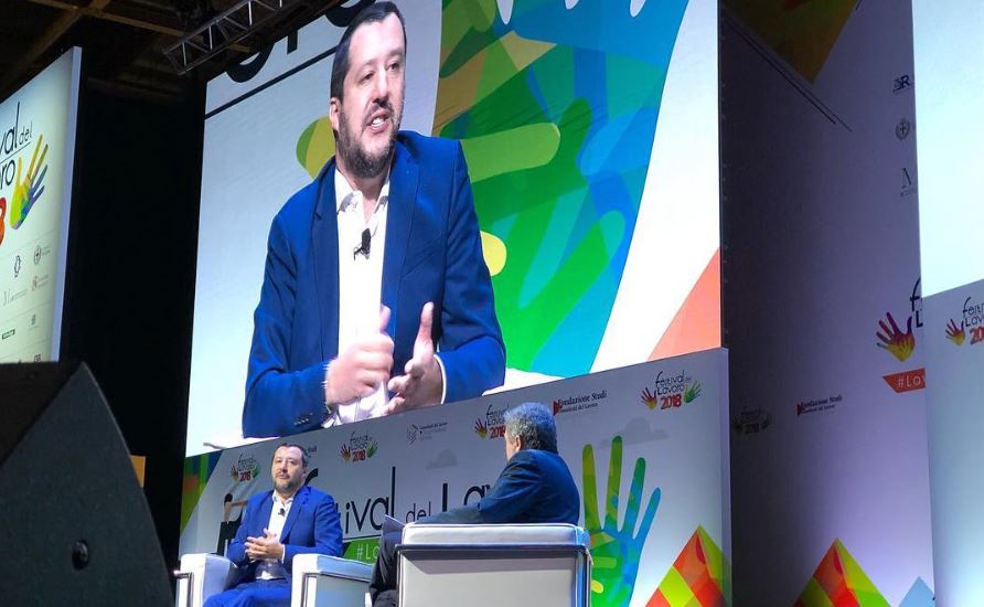 Salvini, “navi straniere cariche di immigrati in Italia non mettono piede” [VIDEO]