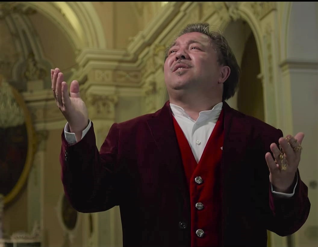 Il calabrese Amedeo Fusco canta la partenza