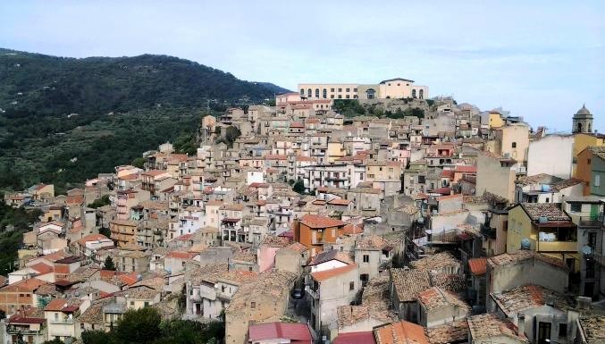 L’INIZIATIVA | A San Pietro Patti (Messina) “case a 1 euro” per ridare vita al Comune siciliano