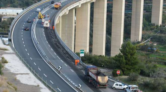 Autostrade in Liguria, un operaio: “Nostra vita messa a rischio da Autostrade, operai kamikaze”