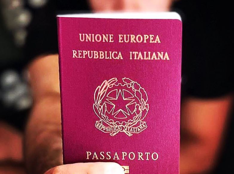 Passaporto, italiani all'estero e rete consolare