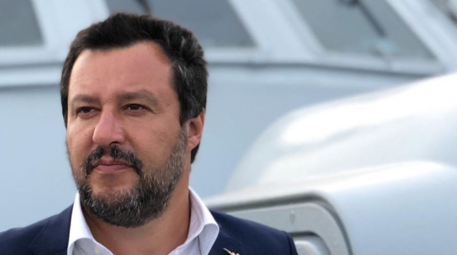 Salvini, “gli immigrati clandestini non possono scegliere il villaggio vacanze dove andare” [VIDEO]