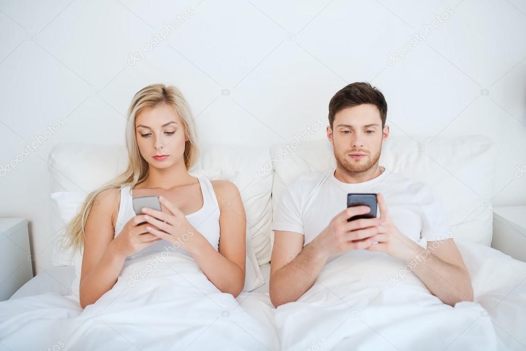 LO STUDIO | Smartphone killer del sesso, uccide la vita di coppia