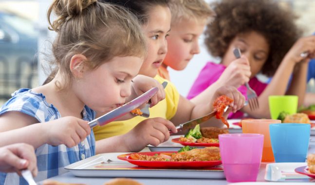 Scuola, in Italia 1 bambino su 2 non ha accesso al servizio mensa