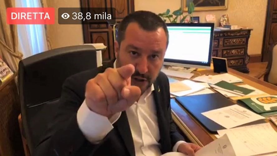 Salvini indagato ringrazia i magistrati: “Mi date più forza, io non mollo” [VIDEO]