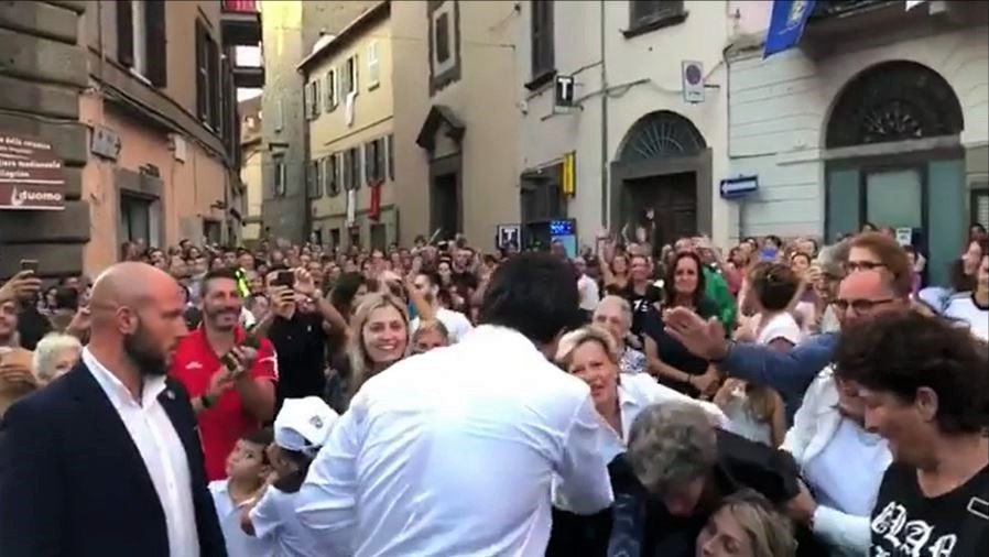 “Salvini santo subito”, il leader della Lega osannato a Viterbo [VIDEO]