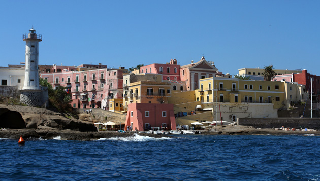 Isola di Ventotene, il sindaco: “Se continua così l’isola sparirà…”