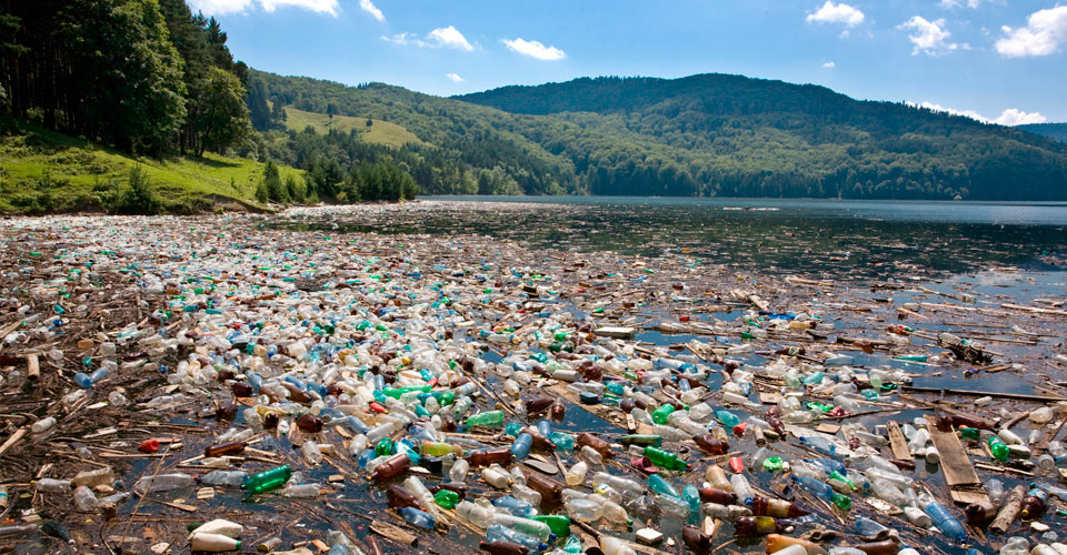 “Le grandi multinazionali dietro l’inquinamento da plastica”