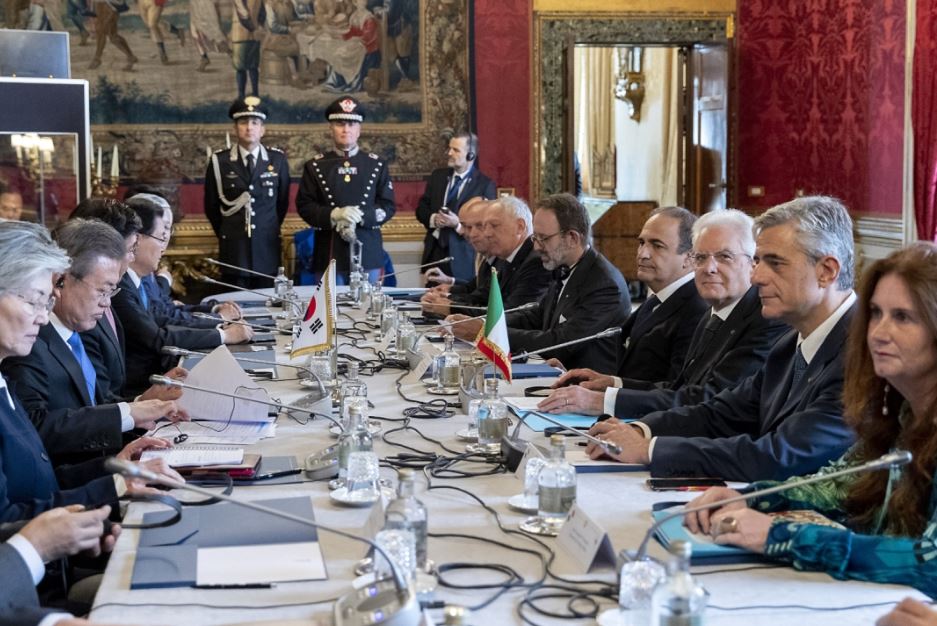 Mattarella riceve presidente Corea del Sud insieme al sottosegretario Merlo