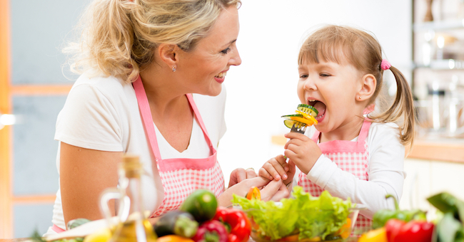 L’obesità infantile si combatte a tavola con frutta e verdura fresca
