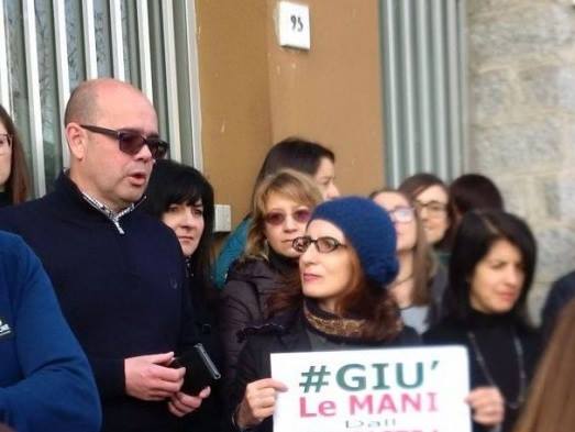 Parla la donna fermata dalla polizia per aver cantato ‘Bella ciao’ al comizio di Salvini