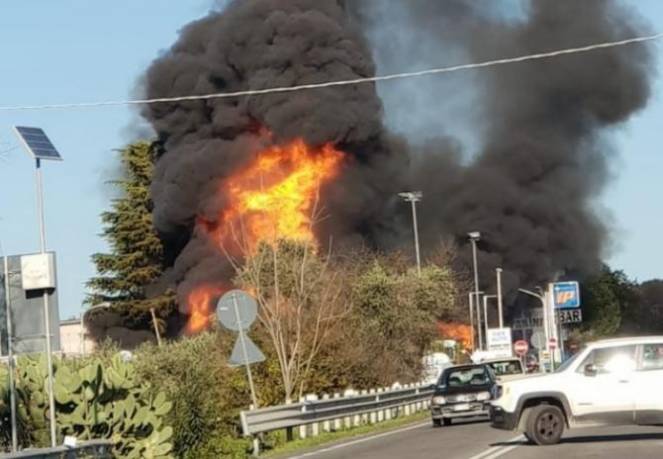 Esplosione sulla Salaria, due morti e 17 feriti: “Sembrava il terremoto” [VIDEO]