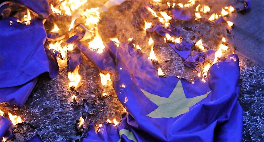 MA MONTI ANCORA PARLA? | I veri alleati di Grillo e Di Maio sono personaggi come Moscovici e Oettinger