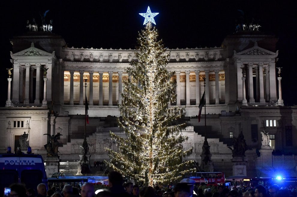 Roma, Meli (Verdi): “Basta spelacchio e spezzacchio, vogliamo un albero ecologico”