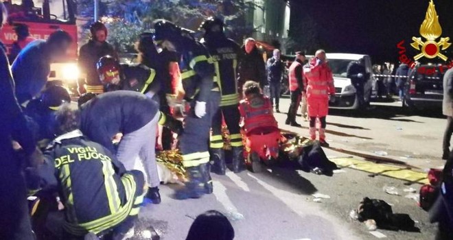 “Non si può morire così” | Strage in discoteca, 6 morti e decine di feriti [VIDEO]