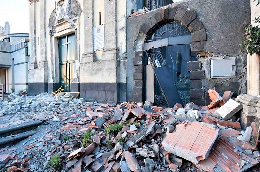 Terremoto magnitudo 5.1 a nord di Catania: 28 feriti, case crollate [VIDEO]