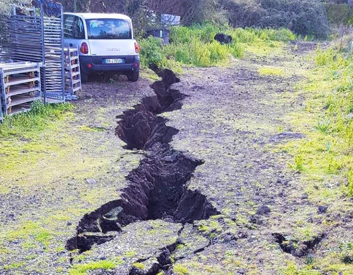 IL VULCANO | Etna, la terra continua a tremare. Capodanno da sfollati per oltre mille persone [VIDEO]
