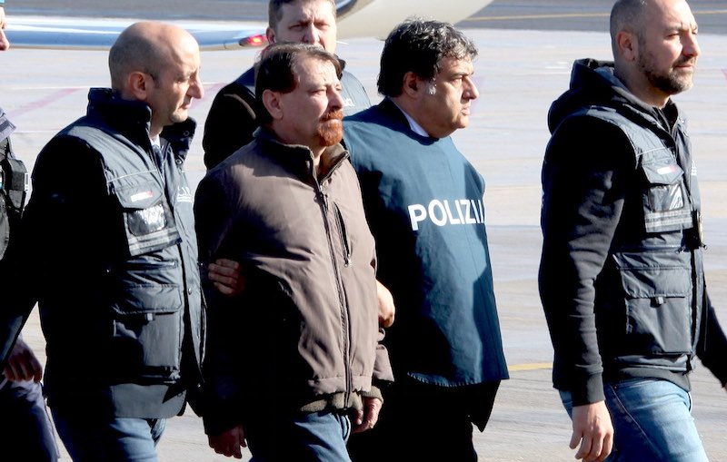 Cesare Battisti nel carcere di Oristano, Sardegna [VIDEO]