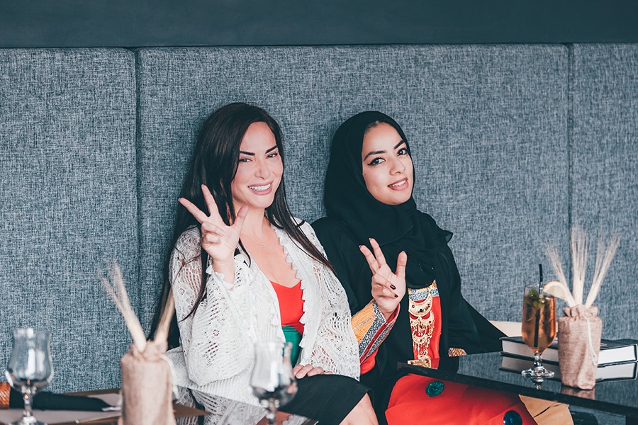 Italiani nel mondo, Emirati Arabi: l’italiana Benedetta Paravia “stella” della TV nazionale