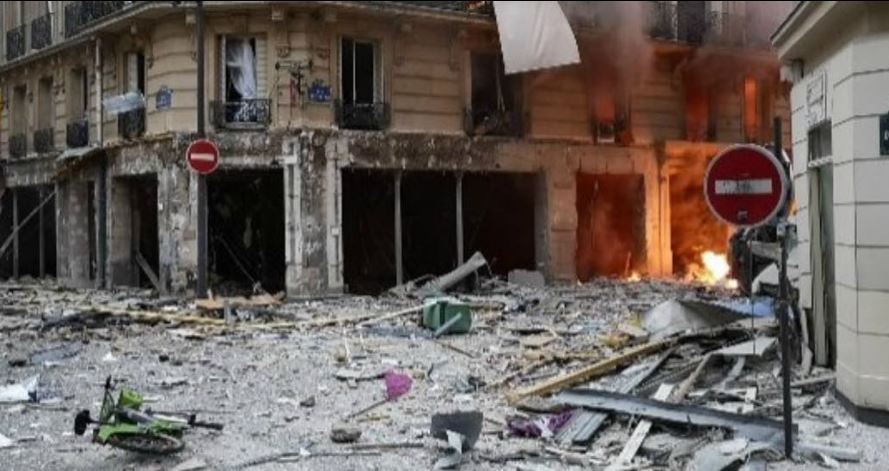 Esplosione a Parigi, morti e feriti: c’è anche un’italiana, è grave [VIDEO]